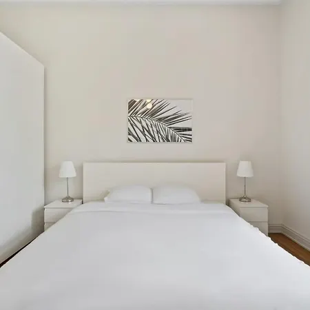Stylish With Shared Bathroom And Kitchen Villa