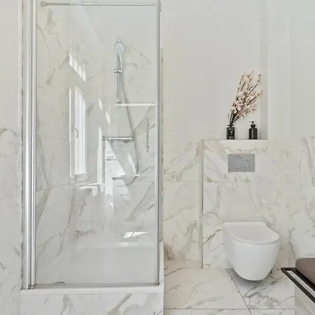 Stylish With Shared Bathroom And Kitchen Villa *