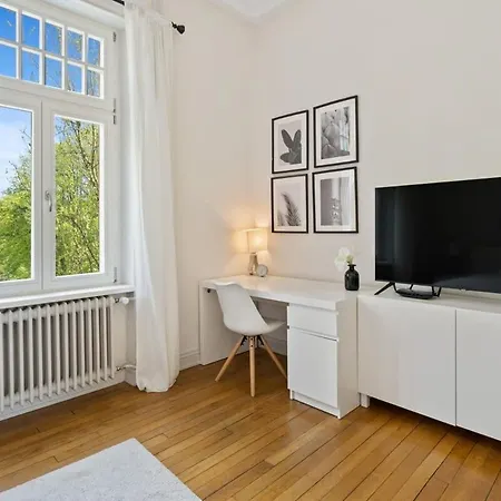 Stylish With Shared Bathroom And Kitchen Villa *
