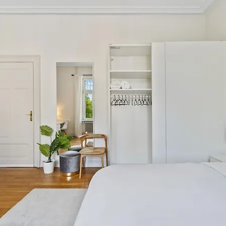 Stylish With Shared Bathroom And Kitchen Villa *